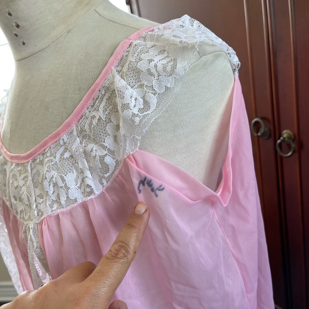 Vintage sheer pink lace night gown - Picture 3 of 5